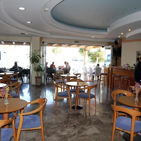 Astron Hotel 3*