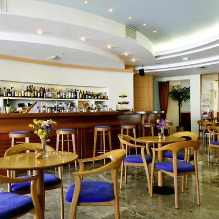 Готель Astron 3*